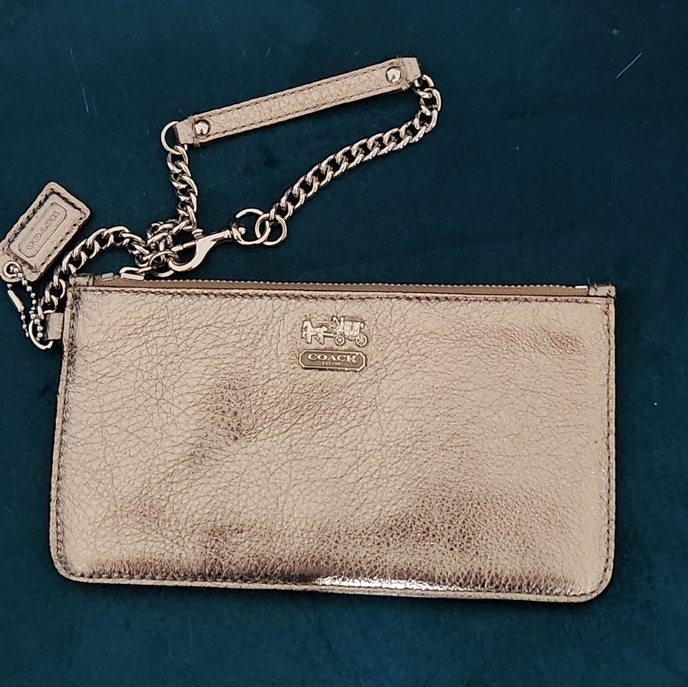 COACH GOLD LEATHER WRISTLET WITH TOP ZIPPER CLOSURE WITH CHAIN STRAP